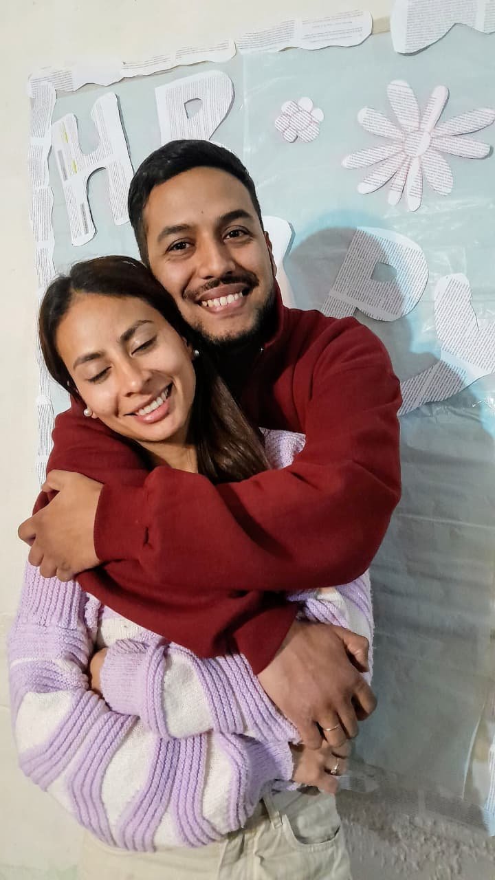 Florencia y Ruben abrazados