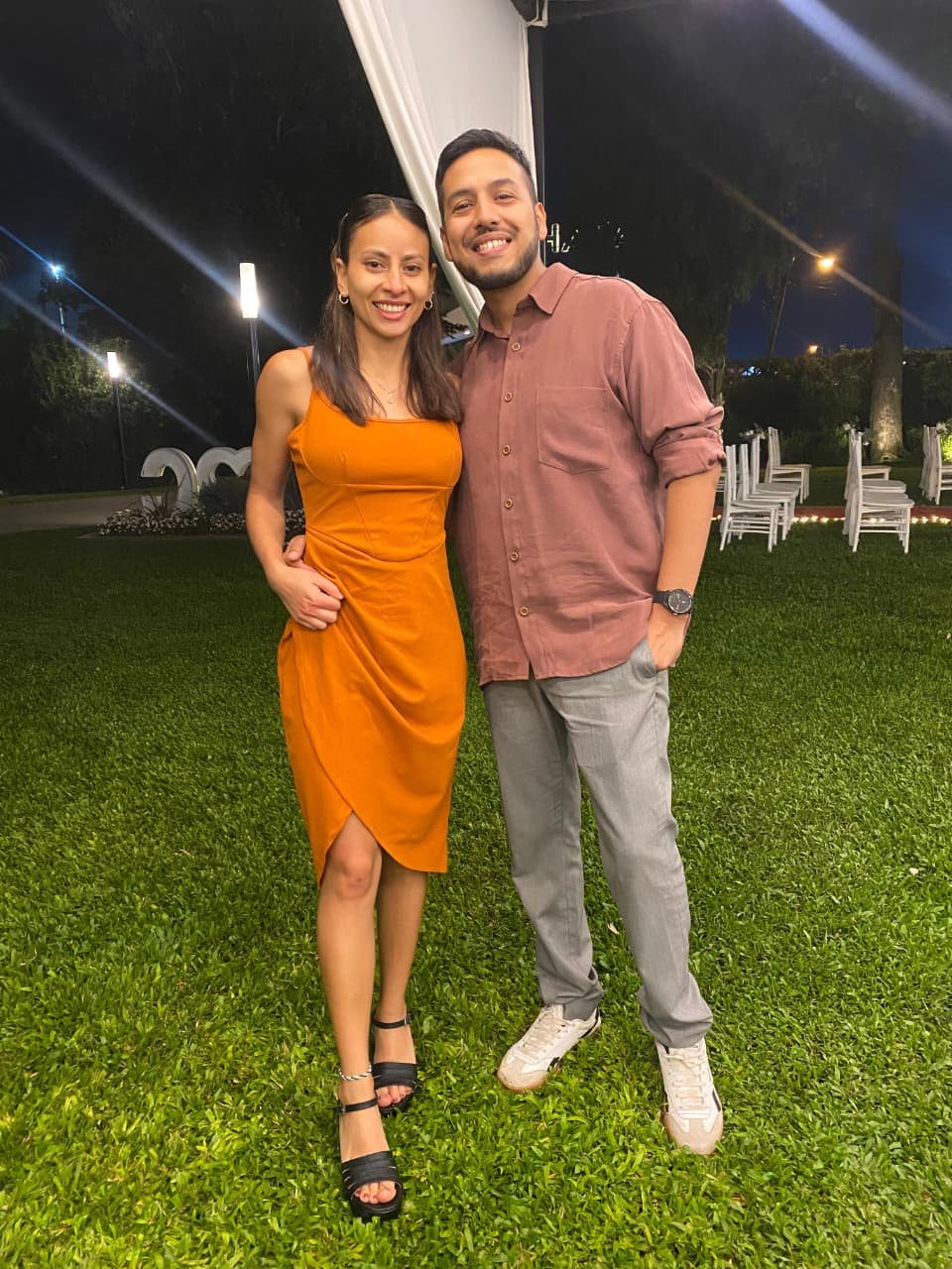 Florencia y Ruben en una celebración